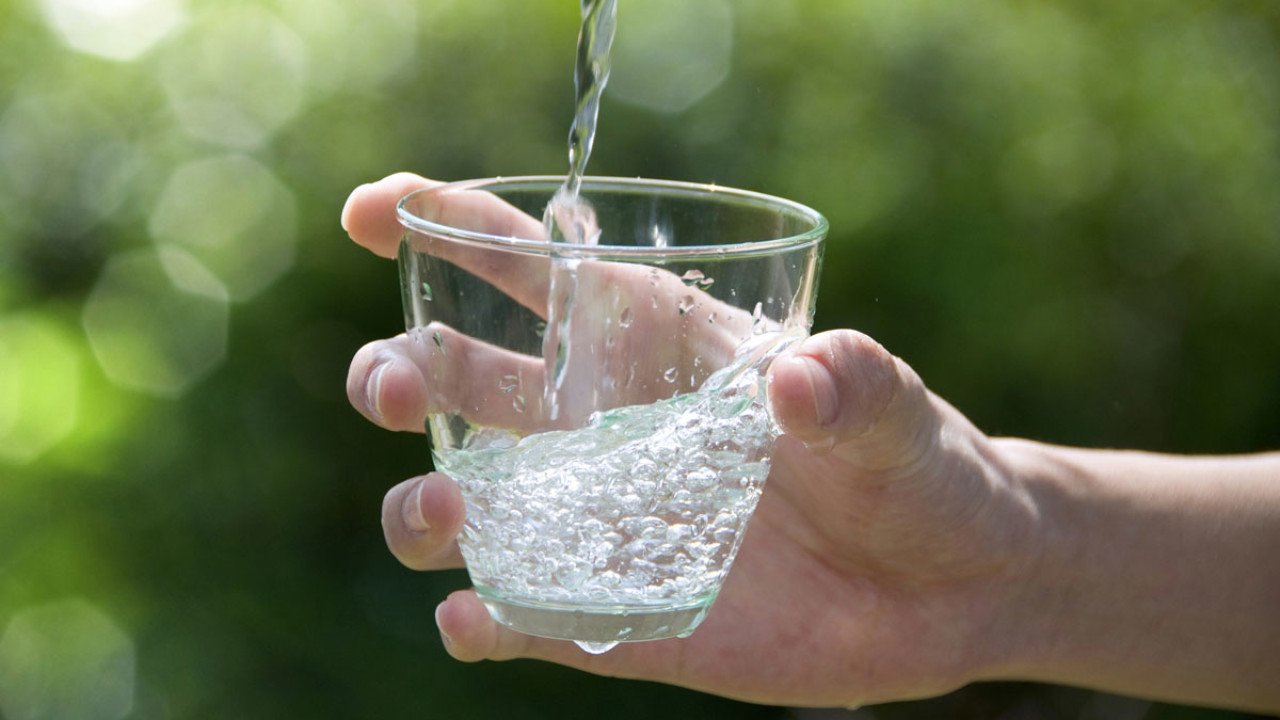 «Καμπανάκι» για τη ρύπανση υδάτων – 2 εκατ. άνθρωποι πίνουν μολυσμένο νερό (φώτο)