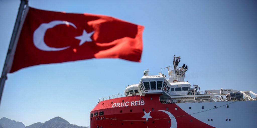 Αττάλεια: Προς απόπλου Oruç Reis; – Έκλεισε το σύστημα AIS – 12 τουρκικά πλοία & 3 υποβρύχια στην περιοχή