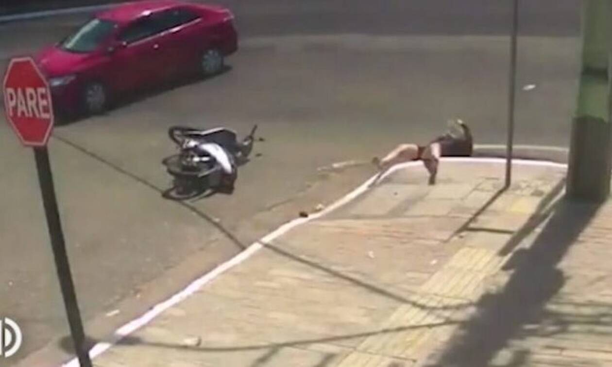 Βραζιλία: Συγκρούστηκε με αυτοκίνητο και… κατέληξε σε φρεάτιο (βίντεο)