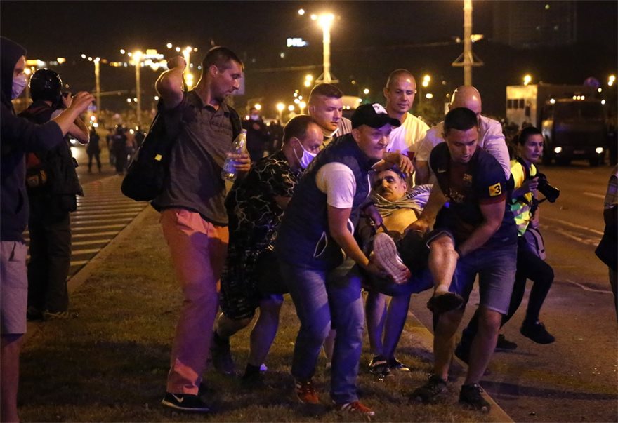 Λευκορωσία: Στους δρόμους χιλιάδες διαδηλωτές μετά τις εκλογές – Άγρια επεισόδια με τραυματίες (βίντεο)