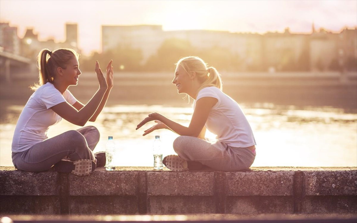 Πόσες ώρες συναναστροφής χρειάζονται για να γίνεις φίλος με κάποιον; – Να η απάντηση