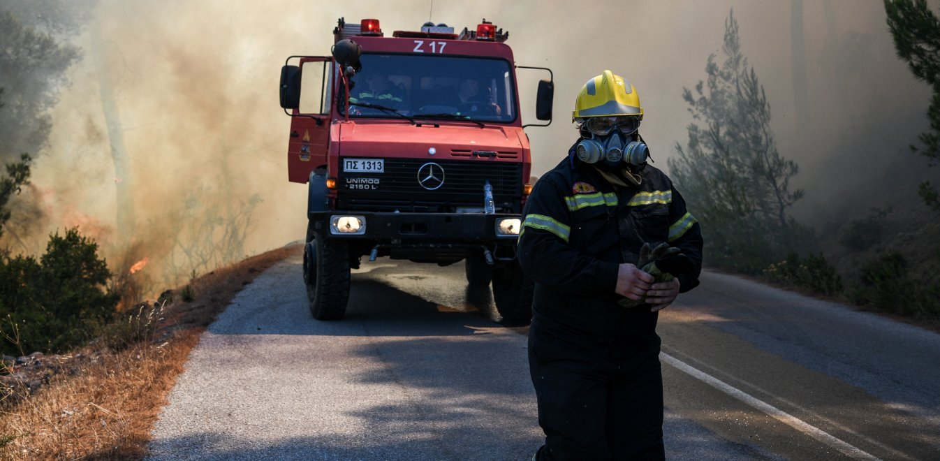Φωτιά στη Χαλκιδική – Επιχειρούν 32 πυροσβέστες