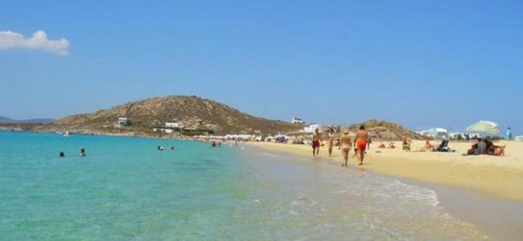 Αμαλιάδα: Ανεμοστρόβιλος έφερε τα πάνω κάτω στους λουόμενους – Σκόρπισε ομπρέλες και πετσέτες (βίντεο)