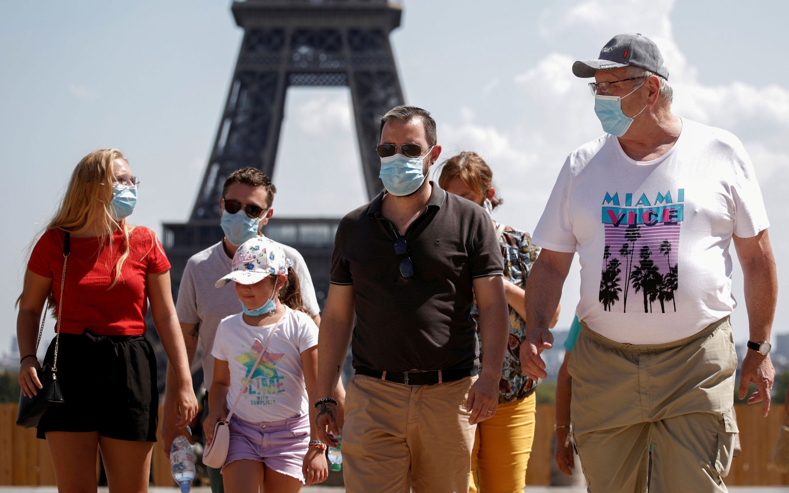 Υποχρεωτική πλέον η χρήση μάσκας στα πιο πολυσύχναστα σημεία του Παρισιού