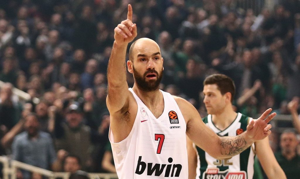 Έφτασε η τούρτα άραγε; – Ο Β.Σπανούλης έκλεισε τα 38 και το γιόρτασε με τα έξι παιδιά του (φωτο)