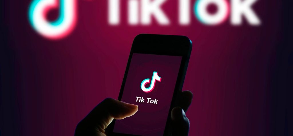 Forbes: Κέρδη εκατ. δολαρίων για τους διάσημους TikTokers