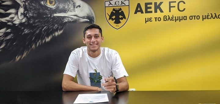 ΑΕΚ: Υπέγραψε νέο πενταετές συμβόλαιο ο Βασίλης Χατζηεμμανουήλ