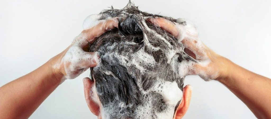 Γιατί το κρύο νερό κάνει καλό στα μαλλιά