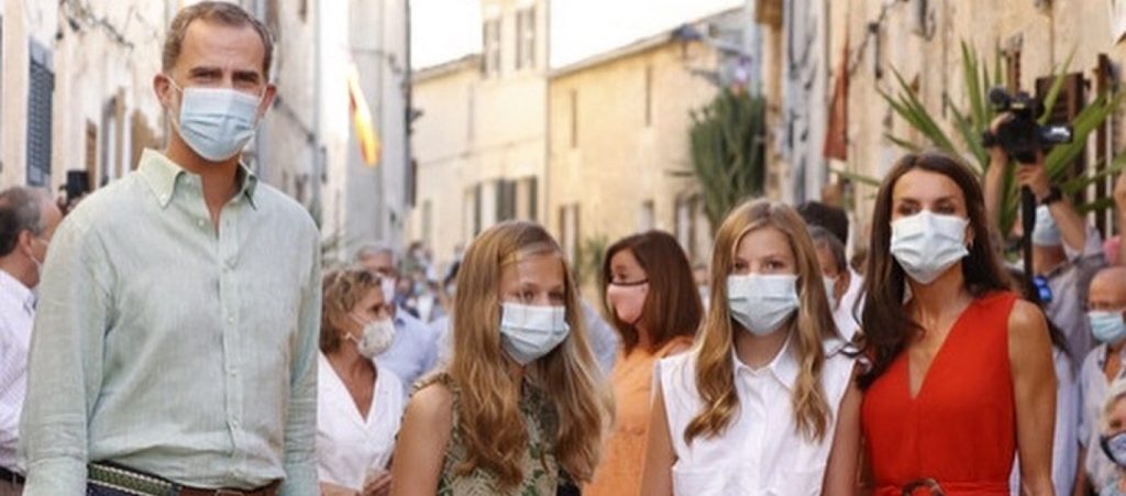 Ισπανία: Η κομψή εμφάνιση της βασιλικής οικογένειας στη Μαγιόρκα (φώτο)