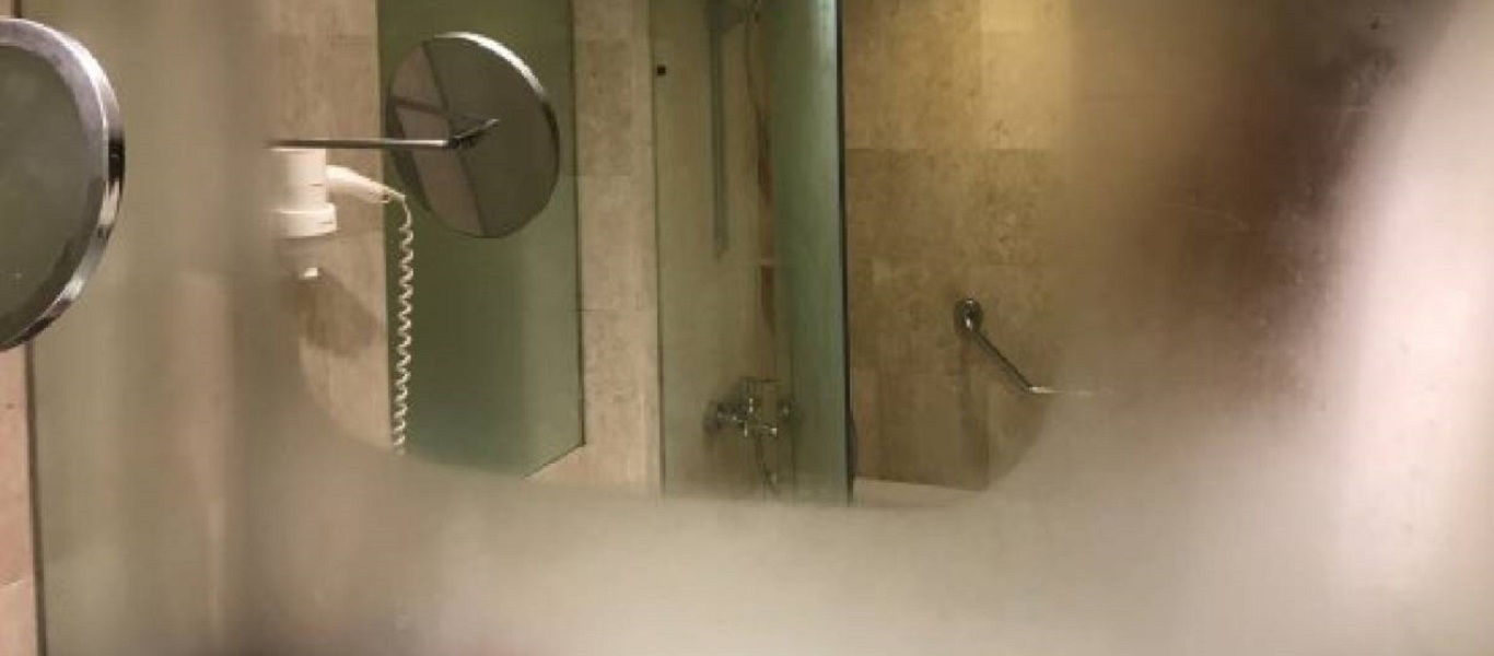 Να τι πρέπει να κάνεις για να μη θολώνει ο καθρέφτης στο μπάνιο