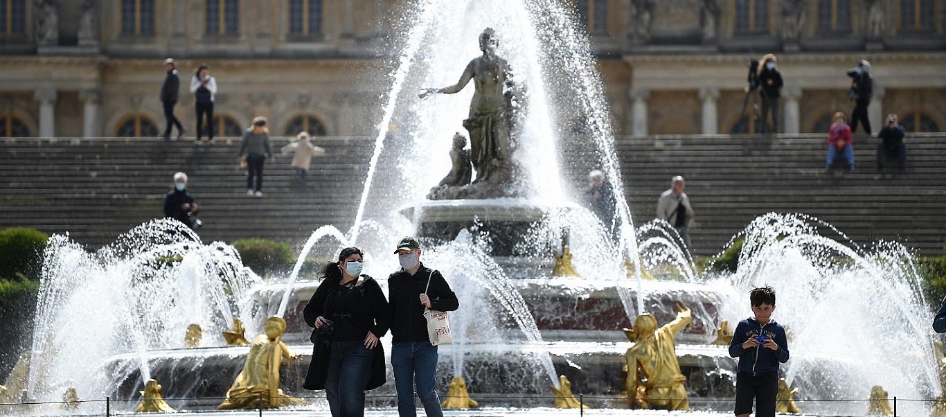 Κορωνοϊός: Η Γαλλία παράτεινε την απαγόρευση εκδηλώσεων με περισσότερους από 5.000 ανθρώπους