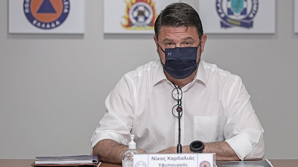 Oi high risk επαφές και η ομάδα EVA του Ν.Χαρδαλιά – Έτσι εξήγησε γιατί έκλεισε τα μπαρ τα μεσάνυχτα στις 15 περιοχές