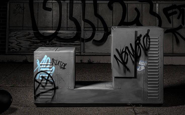 Η πιο περίεργη μοτοσικλέτα σχεδιασμένη σε σχήμα…«κουτιού» (φωτό)