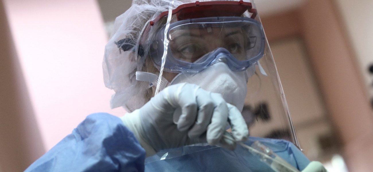 Αίγινα: Κλιμάκιο γιατρών στην περιοχή πραγματοποιεί τεστ κορωνοϊού