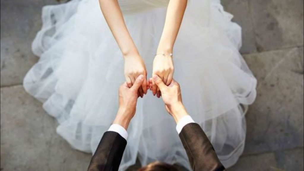 Τους «λούζει κρύος ιδρώτας»: Αυτά είναι τα τέσσερα ζώδια που «τρέμουν» τον γάμο