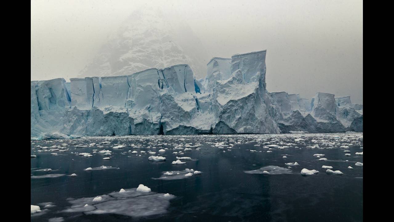 Βρήκαν «παγωμένο καράβι» στην Ανταρκτική – «Φούντωσαν» τα σενάρια συνωμοσίας (βίντεο)