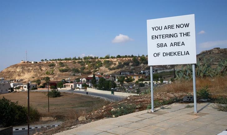 Η βρετανική διοίκηση στην Κύπρο «βάζει» στις συνομιλίες τα κατεχόμενα: «Θα δώσουμε εγγυήσεις για τις περιουσίες των τ/κ»