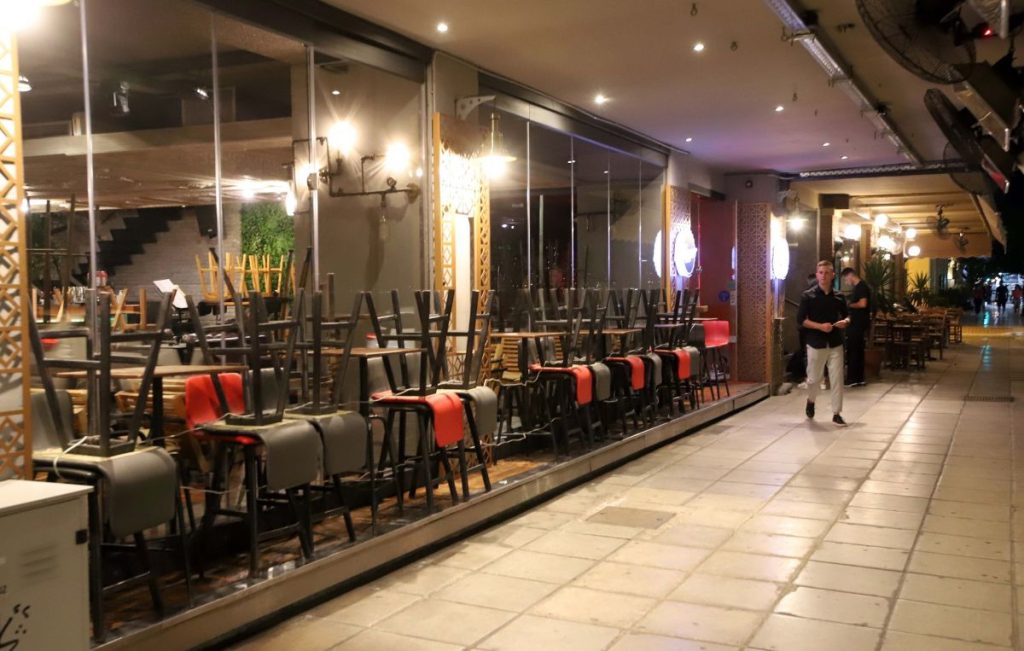 Πρόστιμα και συλλήψεις στην Κέρκυρα: Τρεις παραβιάσεις του νέου ωραρίου από καταστήματα