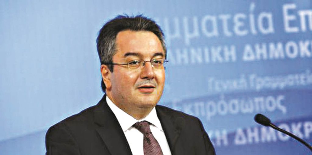 Ηλίας Μόσιαλος διαψεύδει Βλάντιμιρ Πούτιν για το εμβόλιο του κορωνοϊού