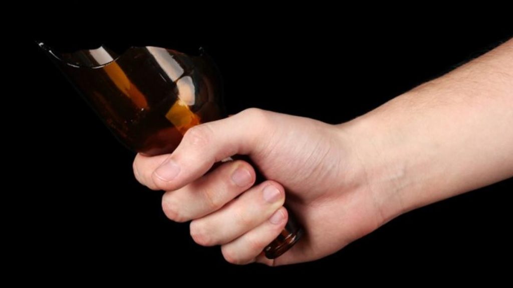 Αιματηρό περιστατικό στο Πήλιο: Άνδρας χαράκωσε 54χρονο με σπασμένο μπουκάλι