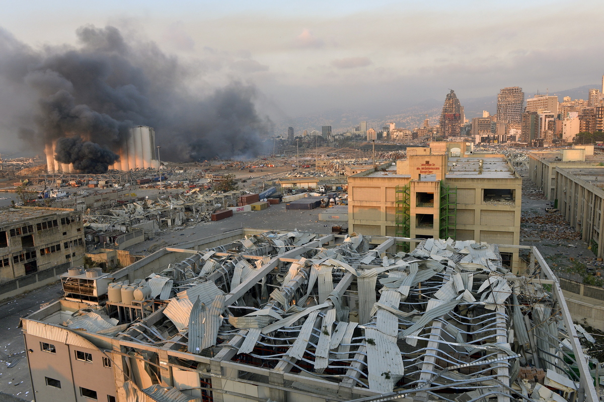 Βηρυτός: Η στιγμή που η έκρηξη ισοπέδωσε νοσοκομείο – Νεκροί 17 άνθρωποι (βίντεο)