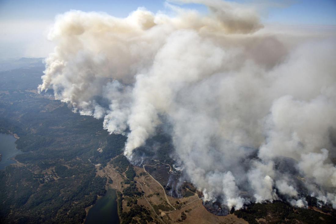 ΗΠΑ: Μεγάλη φωτιά στην Καλιφόρνια – Εκκενώνονται σπίτια (βίντεο)