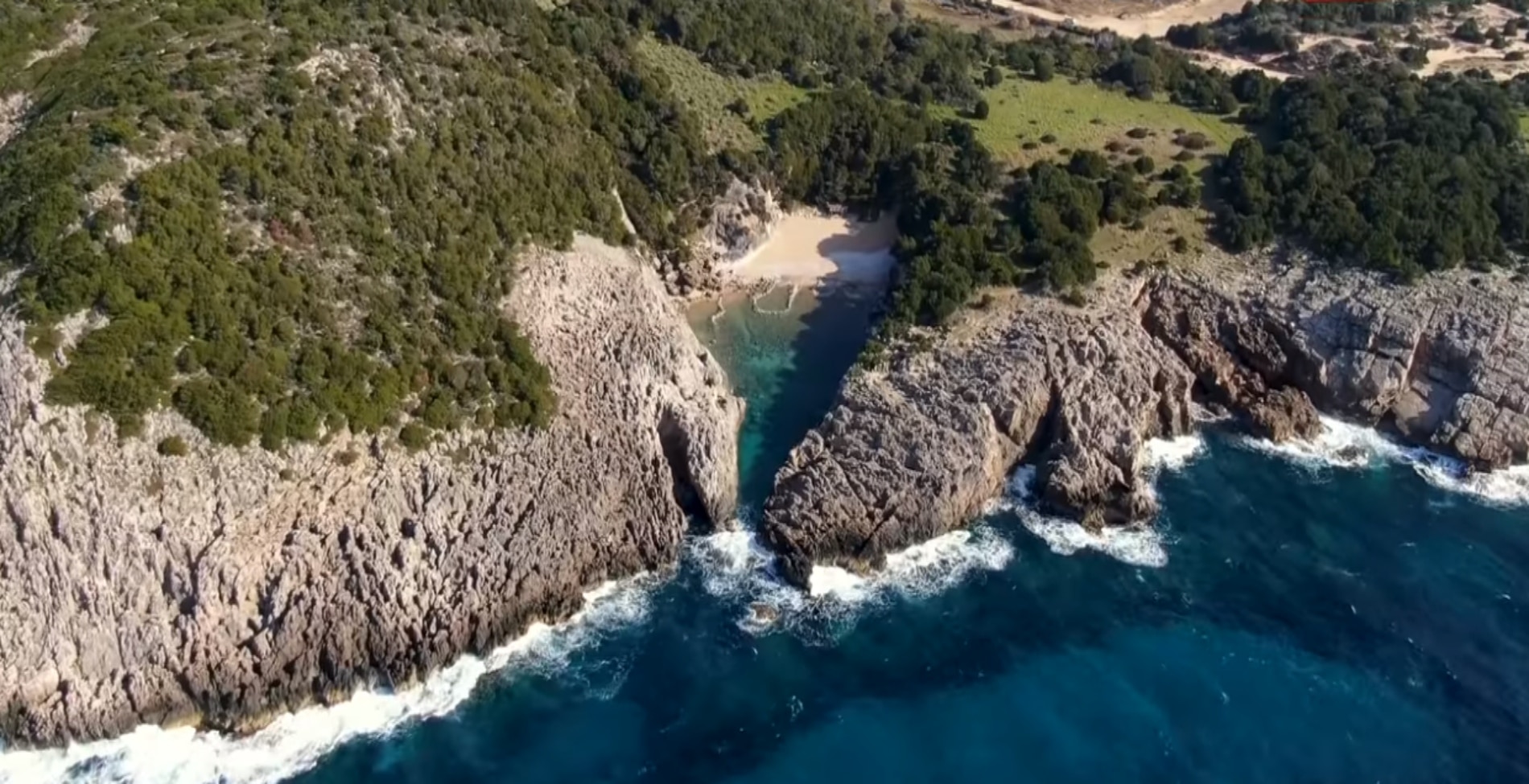 Πελοπόννησος: H  φυσική πισίνα με τα γαλαζοπράσινα νερά (βίντεο)