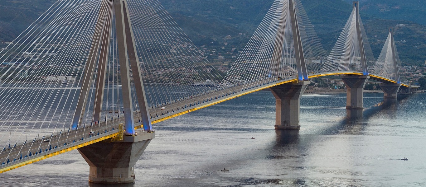 Γέφυρα Ρίου – Αντιρρίου: Θέλησε να κολυμπήσει κάτω από τη γέφυρα αλλά παρασύρθηκε από τα ρεύματα (βίντεο)