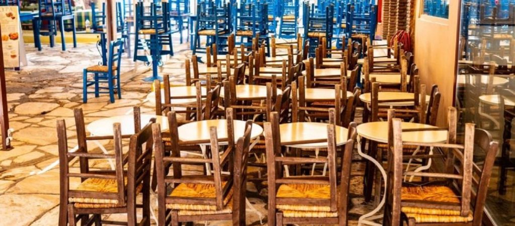 ΕΛΣΤΑΤ: Μεγάλη πτώση στον τζίρο καταλυμάτων κι εστίασης λόγω κορωνοϊού
