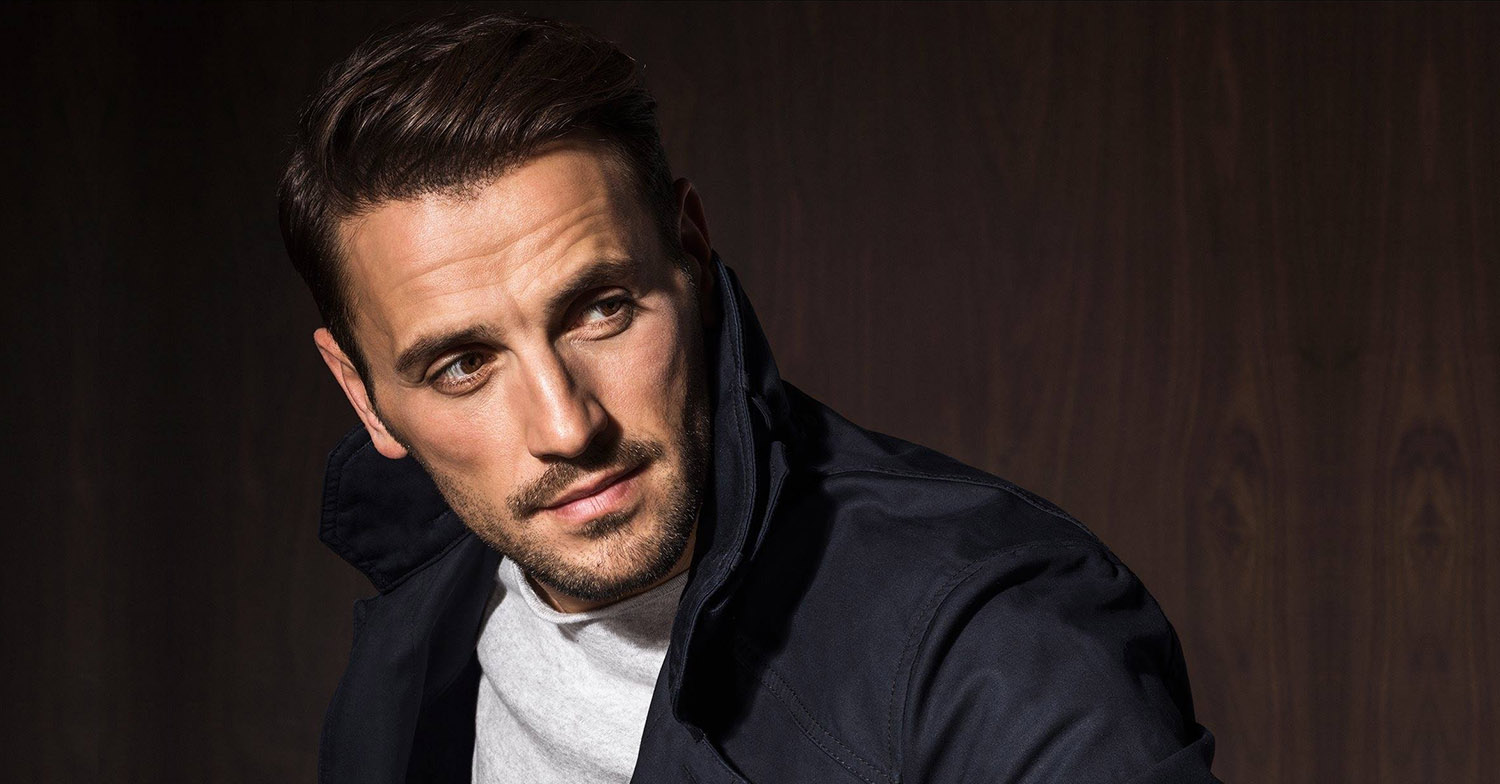 Θεσσαλονίκη: Ουρές για… θερμομέτρηση έξω από το κέντρο που τραγουδάει ο Ν.Βέρτης (βίντεο)