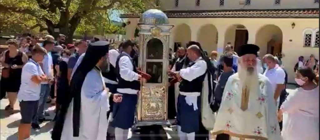 Με «καταδρομική» η λιτανεία στην Κεφαλονιά – Πραγματοποιήθηκε αιφνιδιαστικά σε άλλη ώρα (βίντεο)