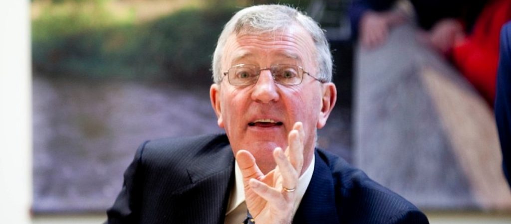 Στην Ιρλανδία παραιτήθηκε ο επικεφαλής τουρισμού γιατί πήγε διακοπές ενώ έλεγε στους πολίτες να τηρούν τα μέτρα