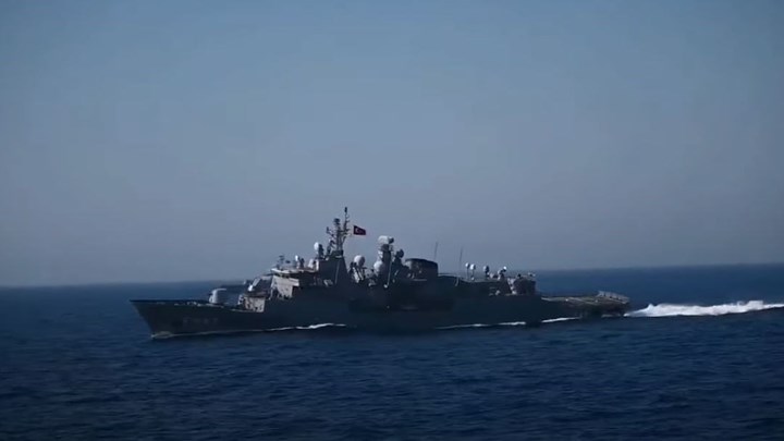 Η Kemal Reis πλέει δίπλα στο Oruc Reis – Το βίντεο που έδωσε στην δημοσιότητα το τουρκικό ναυτικό