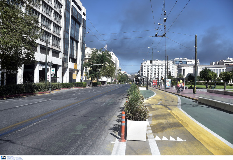 Έρημη πόλη η Αθήνα σήμερα – Άδειασαν οι δρόμοι (φωτο)