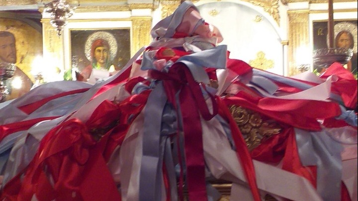 Η Κέρκυρα αναβίωσε το έθιμο με τις «κορδέλες της Παναγιάς»