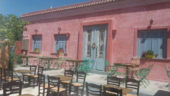 Το απόλυτο καλοκαιρινό στέκι στην καρδιά της Αθήνας που θυμίζει νησί και είναι ιδανικό για Covid αποστάσεις (φωτο)