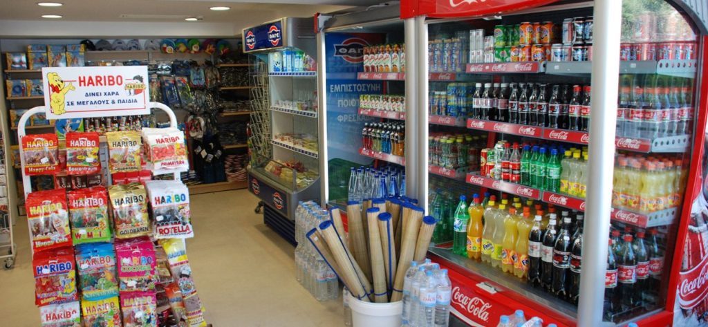 Κάλυμνος: Μίνι μάρκετ πουλούσε ληγμένα προϊόντα και κάλυπτε την ημερομηνία με την ετικέτα της τιμής