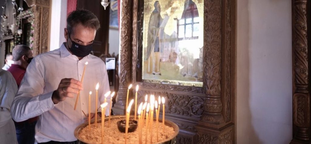 Στα Χανιά με τον γιο του ο Κ.Μητσοτάκης – Έδωσαν το παρών στη θεία λειτουργία για τον Δεκαπενταύγουστο (βίντεο & φώτο)