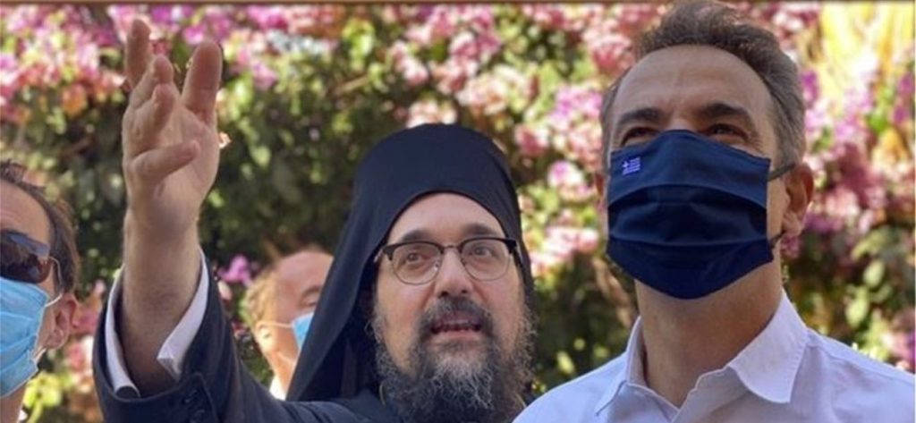 Ξεναγήθηκε στην Ιερά Μονή της Αγίας Τριάδας ο Κ.Μητσοτάκης – Εντυπωσιακό το δώρο στην σύζυγό του (φώτο)