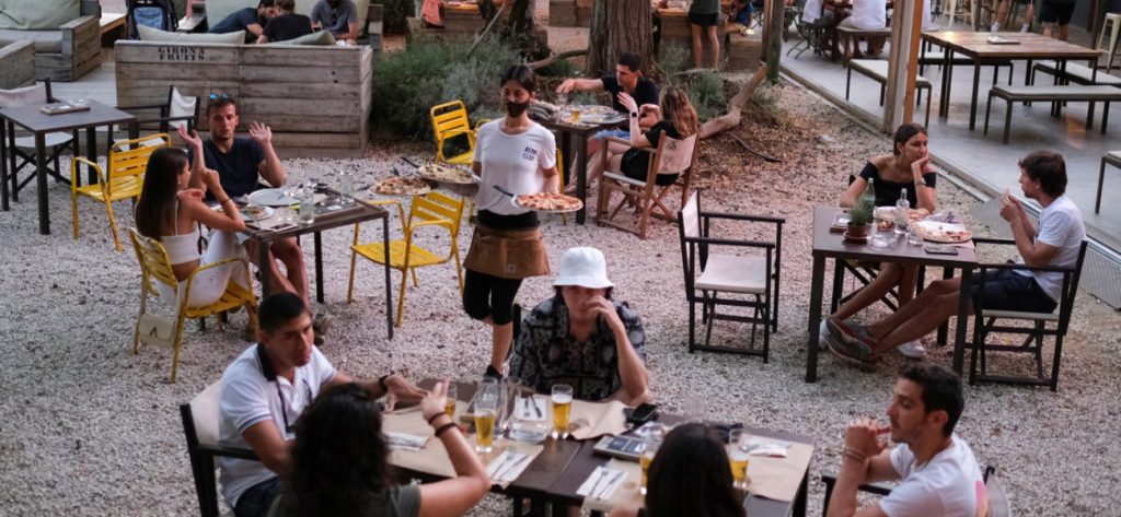 Αυστηροποίηση των μέτρων στην Ισπανία – Εστιατόρια και μπαρ κλείνουν στη 1:00