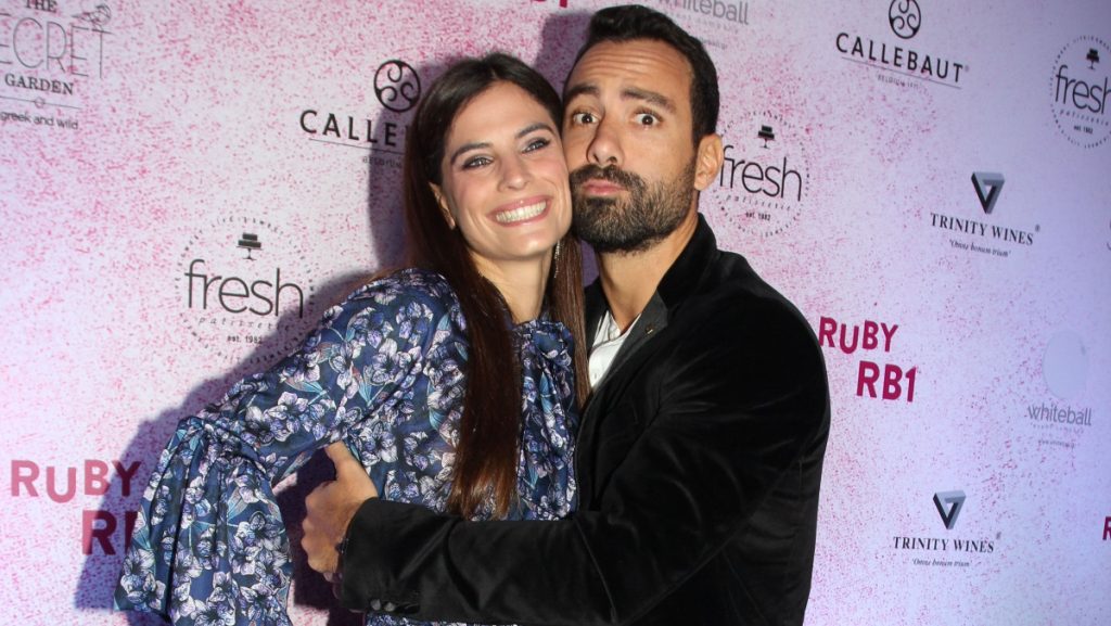 Χριστίνα Μπόμπα και Σάκης Τανιμανίδης κάνουν βουτιές στην Χαλκιδική (βίντεο)