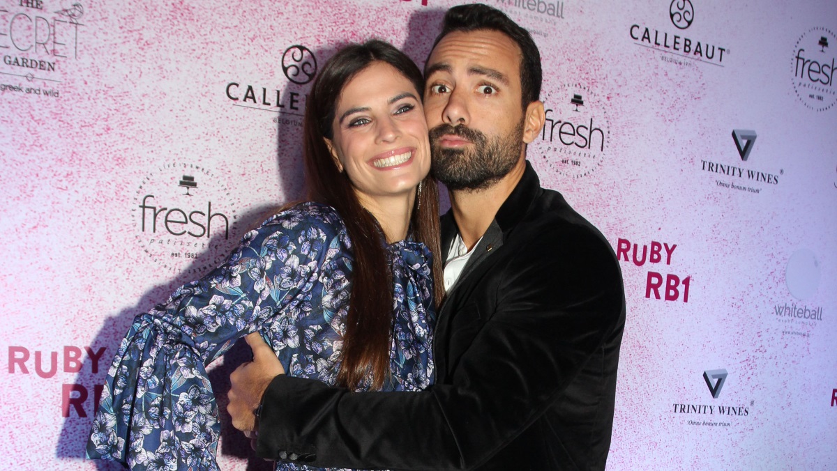 Χριστίνα Μπόμπα και Σάκης Τανιμανίδης κάνουν βουτιές στην Χαλκιδική (βίντεο)