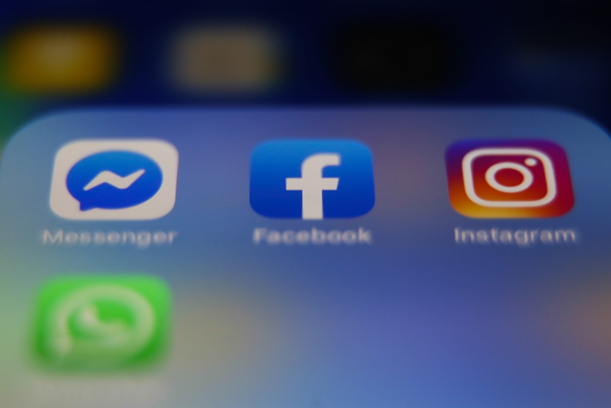 Facebook: Άρχισε να συγχωνεύει τα chat του Instagram και του Messenger (φωτό)