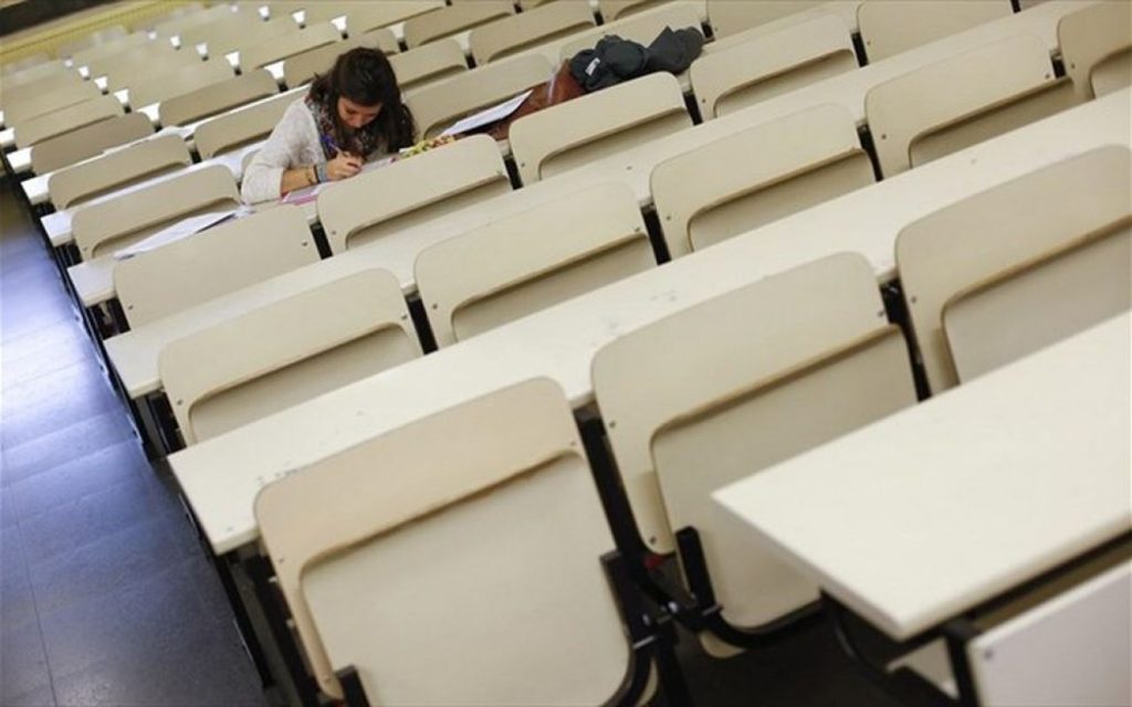 Μετά τα νησιά έρχεται το τέλος και των «φοιτητουπόλεων» – Με online μαθήματα τα Πανεπιστήμια