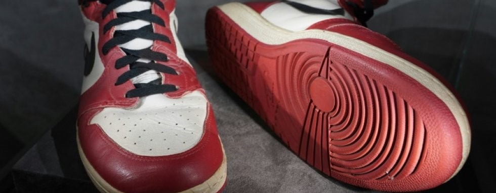 Μάικλ Τζόρνταν: Tα  αθλητικά του παπούτσια έσπασαν το ρεκόρ για τα πιο ακριβά παπούτσια στον κόσμο (βίντεο)