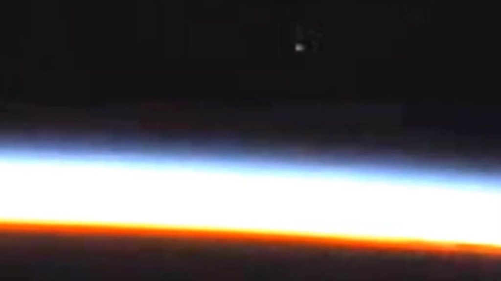 Μίσιγκαν: Νέο «εξωγήινο» φαινόμενο – Παράξενο αντικείμενο αλλάζει στα χρώματα του ουράνιου τόξου (βίντεο)