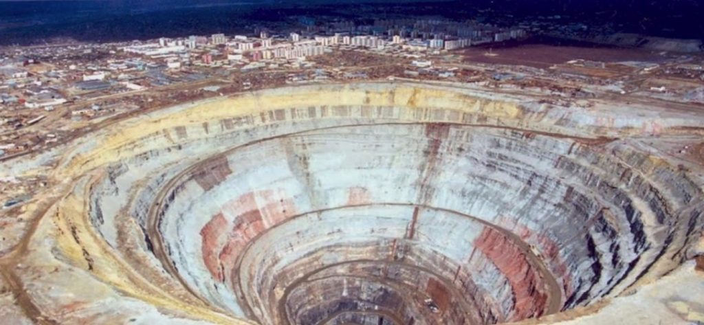 Γεώτρηση Κόλα: Αυτός είναι ο λόγος της δημιουργίας της μεγαλύτερης τρύπας στον κόσμο (βίντεο)