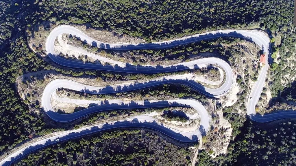 Κωλοσούρτης: Η παλιά Εθνική με τις ατελείωτες στροφές (βίντεο)