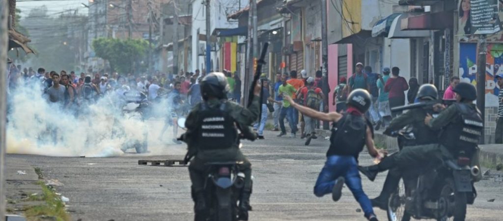 Κολομβία: Τουλάχιστον εννέα νεκροί από επίθεση ενόπλων