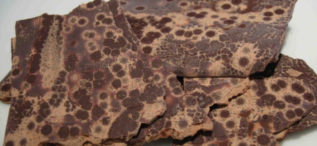 Χαλάει η σοκολάτα όταν ασπρίζει; – Αυτός είναι ο πραγματικός λόγος που συμβαίνει